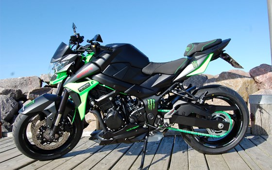 Umgebautes Motorrad Suzuki GSR 750 von Bike Ranch Wismar GmbH & Co. KG - Bild 2 Umgebautes Motorrad Suzuki GSR 750 von Bike Ranch Wismar GmbH & Co. KG - Bild 2