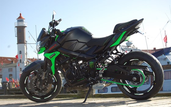 Umgebautes Motorrad Suzuki GSR 750 von Bike Ranch Wismar GmbH & Co. KG - Bild 6 Umgebautes Motorrad Suzuki GSR 750 von Bike Ranch Wismar GmbH & Co. KG - Bild 6