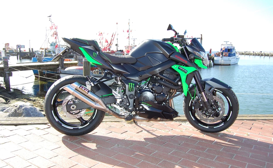 Umbgebautes Motorrad Suzuki GSR 750 Bild 9: Umbgebautes Motorrad Suzuki GSR 750