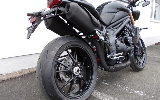 Umgebautes Motorrad Triumph Speed Triple 1050 von Motorrad Reinhardt GmbH - Bild 2 Umgebautes Motorrad Triumph Speed Triple 1050 von Motorrad Reinhardt GmbH - Bild 2