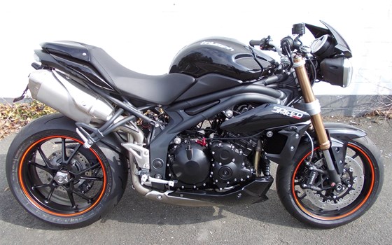 Umgebautes Motorrad Triumph Speed Triple 1050 von Motorrad Reinhardt GmbH - Bild 1 Umgebautes Motorrad Triumph Speed Triple 1050 von Motorrad Reinhardt GmbH - Bild 1