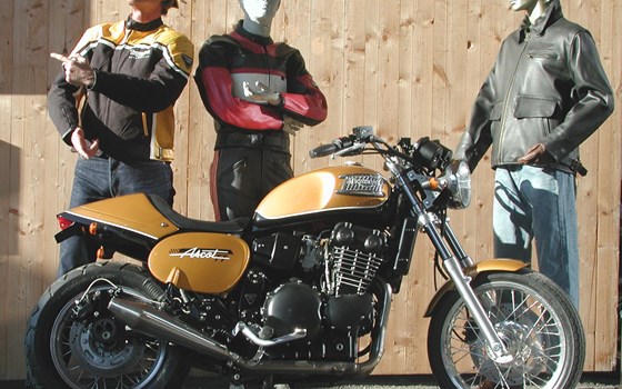 Umgebautes Motorrad Triumph Thunderbird von Jürgen Schnaller, Motorräder-Zubehör - Bild 3 Umgebautes Motorrad Triumph Thunderbird von Jürgen Schnaller, Motorräder-Zubehör - Bild 3