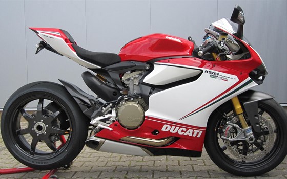 Umgebautes Motorrad Ducati 1199 Panigale S Tricolore von Schilling IM Racing GmbH & Co. KG - Bild 1 Umgebautes Motorrad Ducati 1199 Panigale S Tricolore von Schilling IM Racing GmbH & Co. KG - Bild 1