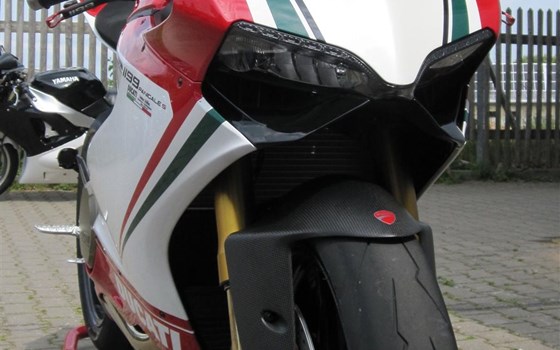 Umgebautes Motorrad Ducati 1199 Panigale S Tricolore von Schilling IM Racing GmbH & Co. KG - Bild 6 Umgebautes Motorrad Ducati 1199 Panigale S Tricolore von Schilling IM Racing GmbH & Co. KG - Bild 6
