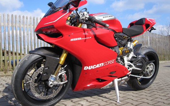 Umgebautes Motorrad Ducati 1199 Panigale R von Schilling IM Racing GmbH & Co. KG - Bild 1 Umgebautes Motorrad Ducati 1199 Panigale R von Schilling IM Racing GmbH & Co. KG - Bild 1