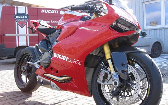 Umgebautes Motorrad Ducati 1199 Panigale R von Schilling IM Racing GmbH & Co. KG - Bild 2 Umgebautes Motorrad Ducati 1199 Panigale R von Schilling IM Racing GmbH & Co. KG - Bild 2