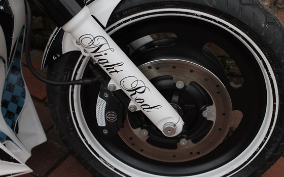 Umgebautes Motorrad Harley-Davidson Night Rod Special VRSCDX von X-Trem Custombikes - Bild 15 Umgebautes Motorrad Harley-Davidson Night Rod Special VRSCDX von X-Trem Custombikes - Bild 15