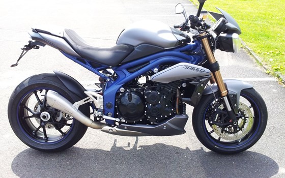 Umgebautes Motorrad Triumph Speed Triple 1050 von Motorradhaus Löhmer GmbH - Bild 2 Umgebautes Motorrad Triumph Speed Triple 1050 von Motorradhaus Löhmer GmbH - Bild 2