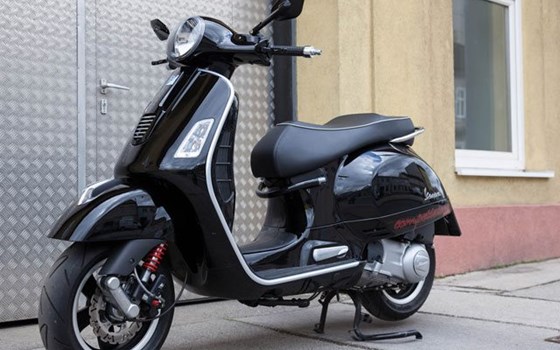 Umgebautes Motorrad Vespa GTS 300 i.e. von Jahelka Zweirad GmbH - Bild 1 Umgebautes Motorrad Vespa GTS 300 i.e. von Jahelka Zweirad GmbH - Bild 1