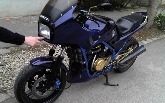 Umgebautes Motorrad Honda VF 1000 F von Schattenlicht - Bild 2