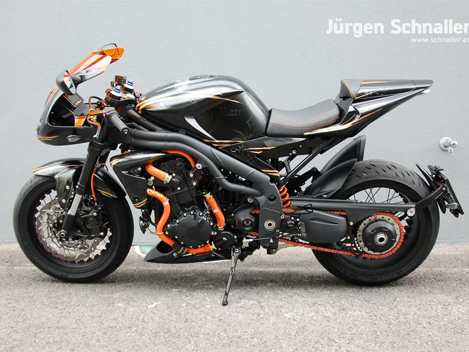 Umbgebautes Motorrad Triumph Speed Triple 1050 Bild 2: Umbgebautes Motorrad Triumph Speed Triple 1050