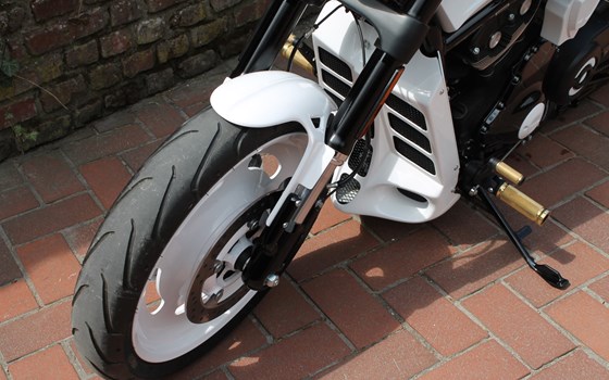 Umgebautes Motorrad Harley-Davidson Night Rod Special VRSCDX von X-Trem Custombikes - Bild 3 Umgebautes Motorrad Harley-Davidson Night Rod Special VRSCDX von X-Trem Custombikes - Bild 3