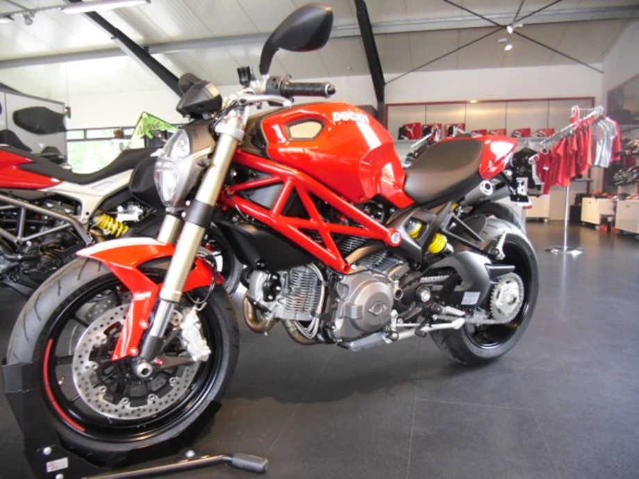 Umbgebautes Motorrad Ducati Monster 1100 Evo Bild 1: Umbgebautes Motorrad Ducati Monster 1100 Evo