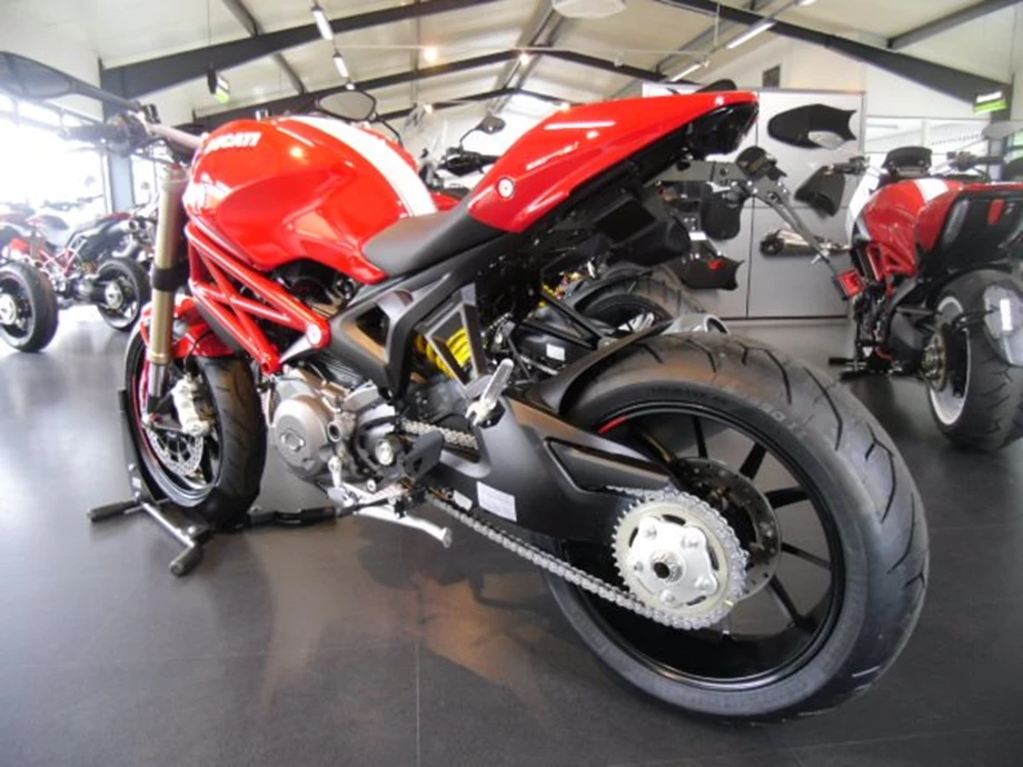 Umbgebautes Motorrad Ducati Monster 1100 Evo Bild 3: Umbgebautes Motorrad Ducati Monster 1100 Evo