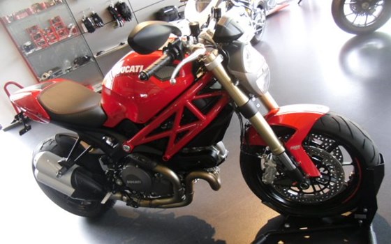 Umgebautes Motorrad Ducati Monster 1100 Evo von Team Wahlers GmbH - Bild 8 Umgebautes Motorrad Ducati Monster 1100 Evo von Team Wahlers GmbH - Bild 8