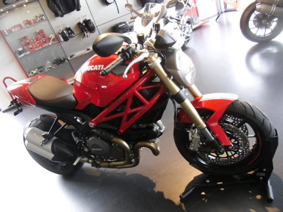Umbgebautes Motorrad Ducati Monster 1100 Evo Bild 8: Umbgebautes Motorrad Ducati Monster 1100 Evo
