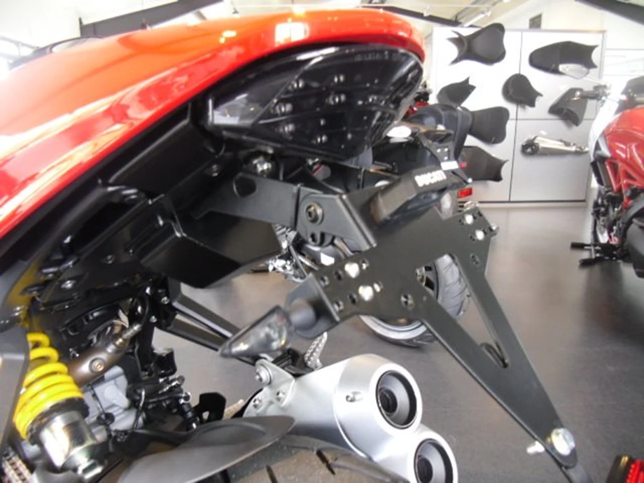 Umbgebautes Motorrad Ducati Monster 1100 Evo Bild 9: Umbgebautes Motorrad Ducati Monster 1100 Evo