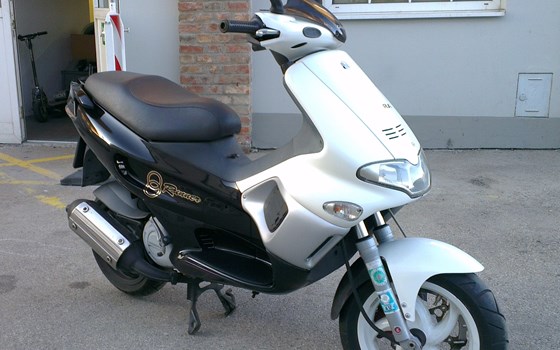 Umgebautes Motorrad Gilera Runner 125 FX von Chumi - Bild 2 Umgebautes Motorrad Gilera Runner 125 FX von Chumi - Bild 2