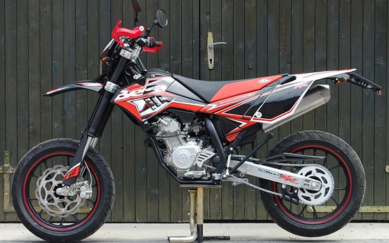 Umgebautes Motorrad Beta RR Motard 125 4T LC von HK-Technik Kemeter OG - Bild 1 Umgebautes Motorrad Beta RR Motard 125 4T LC von HK-Technik Kemeter OG - Bild 1