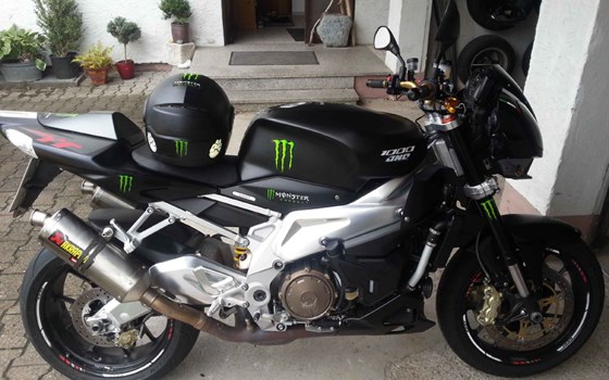 Umgebautes Motorrad Aprilia RSV 1000 Tuono R von Ninja2k - Bild 1 Umgebautes Motorrad Aprilia RSV 1000 Tuono R von Ninja2k - Bild 1