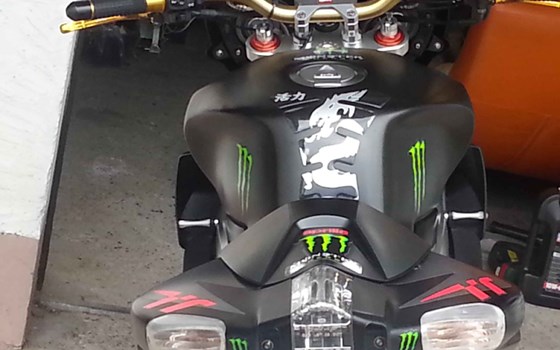 Umgebautes Motorrad Aprilia RSV 1000 Tuono R von Ninja2k - Bild 2 Umgebautes Motorrad Aprilia RSV 1000 Tuono R von Ninja2k - Bild 2