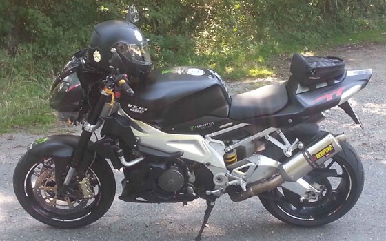 Umgebautes Motorrad Aprilia RSV 1000 Tuono R von Ninja2k - Bild 3 Umgebautes Motorrad Aprilia RSV 1000 Tuono R von Ninja2k - Bild 3