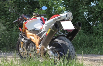 Aprilia RSV 1000 Tuono Factory Custom Bike Aprilia RSV 1000 Tuono Factory Custom Bike
