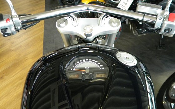 Umgebautes Motorrad Suzuki VZR 1800 von Mansour Motorradtechnik - Bild 7 Umgebautes Motorrad Suzuki VZR 1800 von Mansour Motorradtechnik - Bild 7