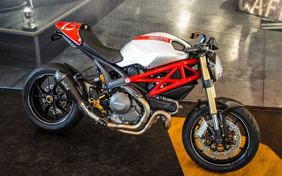 Umgebautes Motorrad Ducati Monster 1100 Evo von Zweiradparadies Denk GmbH & Co. KG - Bild 10 Umgebautes Motorrad Ducati Monster 1100 Evo von Zweiradparadies Denk GmbH & Co. KG - Bild 10