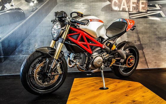 Umgebautes Motorrad Ducati Monster 1100 Evo von Zweiradparadies Denk GmbH & Co. KG - Bild 2 Umgebautes Motorrad Ducati Monster 1100 Evo von Zweiradparadies Denk GmbH & Co. KG - Bild 2