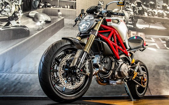 Umgebautes Motorrad Ducati Monster 1100 Evo von Zweiradparadies Denk GmbH & Co. KG - Bild 3 Umgebautes Motorrad Ducati Monster 1100 Evo von Zweiradparadies Denk GmbH & Co. KG - Bild 3