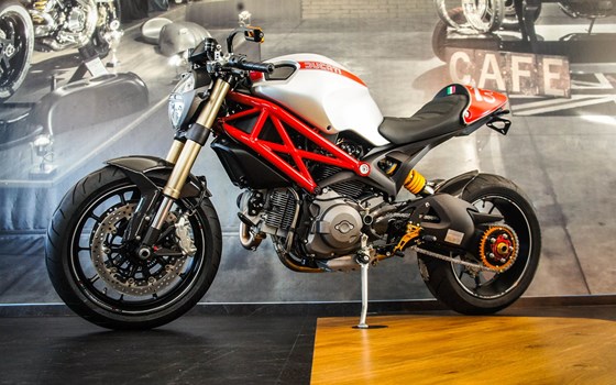 Umgebautes Motorrad Ducati Monster 1100 Evo von Zweiradparadies Denk GmbH & Co. KG - Bild 4 Umgebautes Motorrad Ducati Monster 1100 Evo von Zweiradparadies Denk GmbH & Co. KG - Bild 4