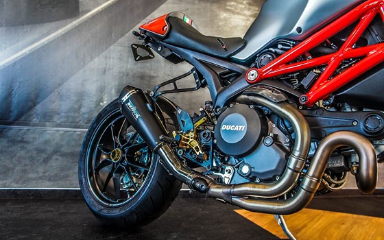 Umgebautes Motorrad Ducati Monster 1100 Evo von Zweiradparadies Denk GmbH & Co. KG - Bild 7 Umgebautes Motorrad Ducati Monster 1100 Evo von Zweiradparadies Denk GmbH & Co. KG - Bild 7