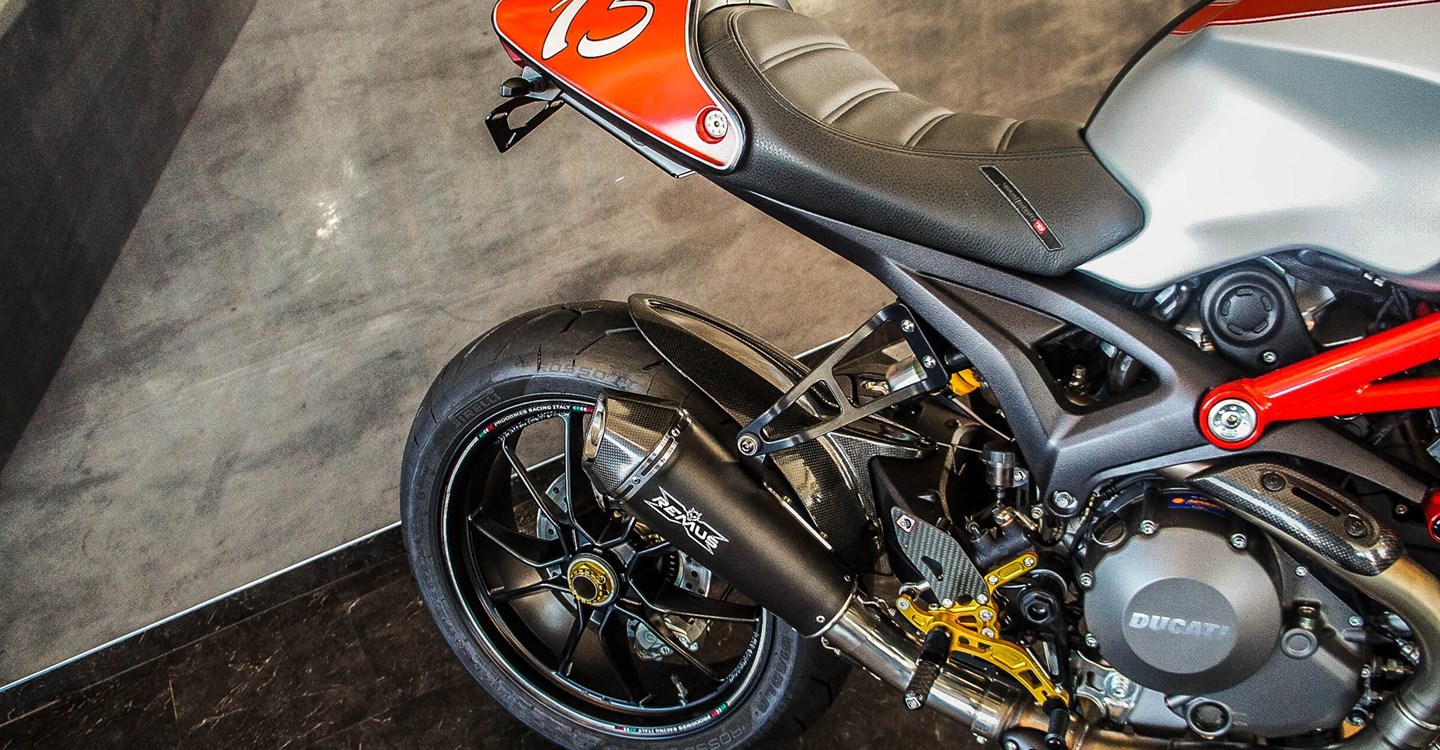 Umbgebautes Motorrad Ducati Monster 1100 Evo