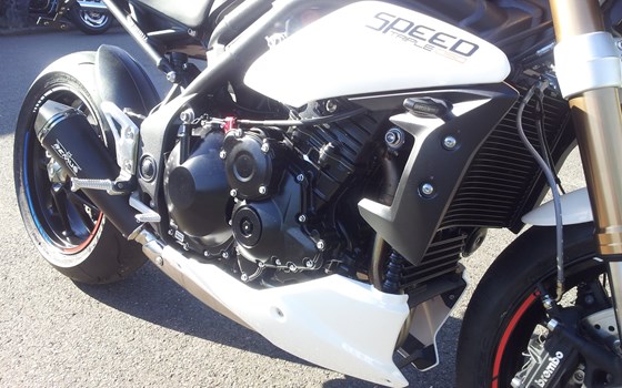Umgebautes Motorrad Triumph Speed Triple 1050 von Motorradhaus Löhmer GmbH - Bild 7 Umgebautes Motorrad Triumph Speed Triple 1050 von Motorradhaus Löhmer GmbH - Bild 7