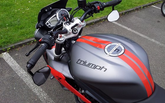 Umgebautes Motorrad Triumph Street Triple 675 R von Motorradhaus Löhmer GmbH - Bild 10 Umgebautes Motorrad Triumph Street Triple 675 R von Motorradhaus Löhmer GmbH - Bild 10