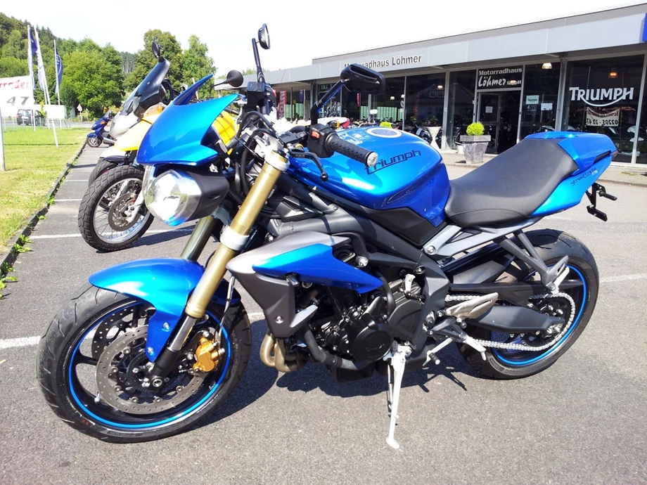 Umbgebautes Motorrad Triumph Street Triple Bild 4: Umbgebautes Motorrad Triumph Street Triple