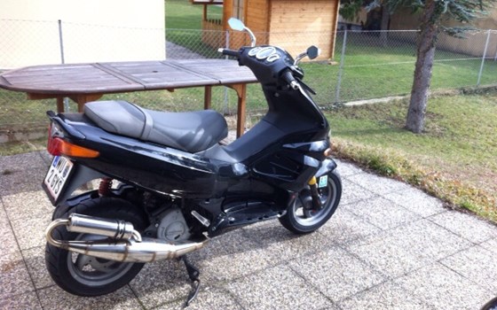 Umgebautes Motorrad Gilera Runner 180/SP von riskantvideo - Bild 1 Umgebautes Motorrad Gilera Runner 180/SP von riskantvideo - Bild 1