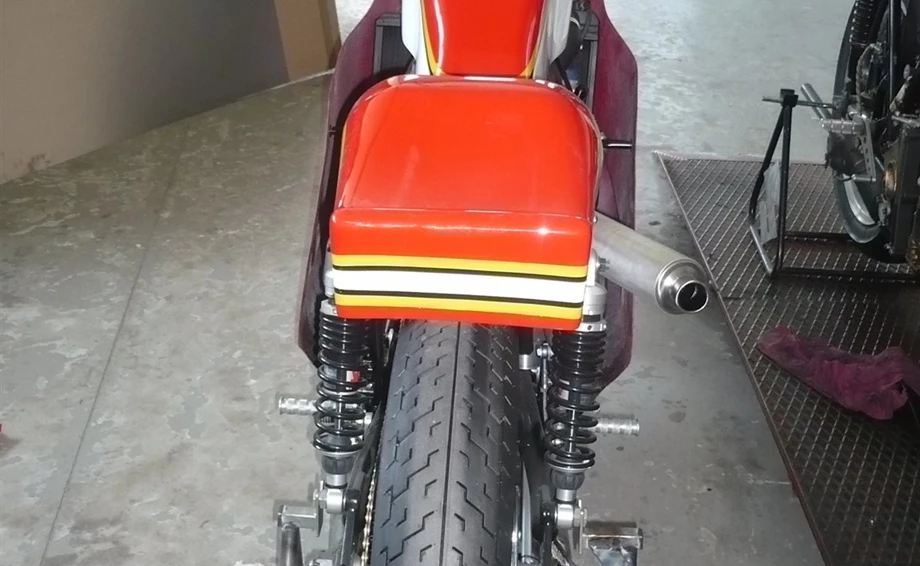 Umbgebautes Motorrad Suzuki GT 750 Bild 10: Umbgebautes Motorrad Suzuki GT 750