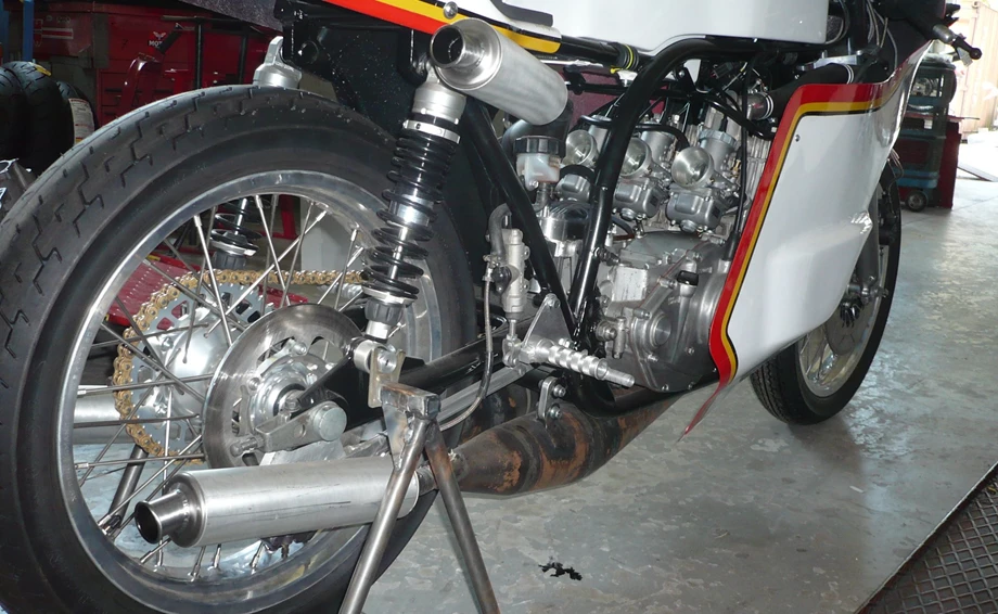 Umbgebautes Motorrad Suzuki GT 750 Bild 6: Umbgebautes Motorrad Suzuki GT 750