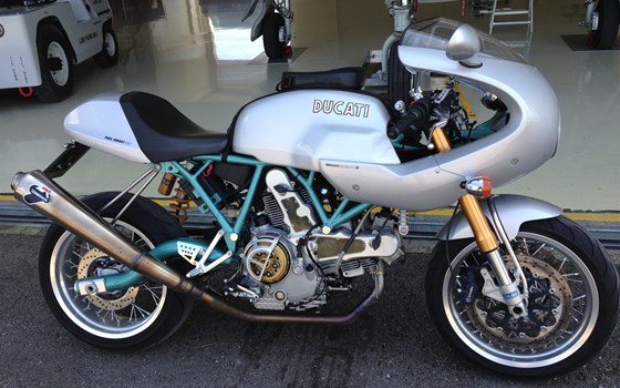 Umgebautes Motorrad Ducati Paul Smart 1000 von Braunbart Heribert Kilian GmbH - DUCATI SALZBURG - Bild 2 Umgebautes Motorrad Ducati Paul Smart 1000 von Braunbart Heribert Kilian GmbH - DUCATI SALZBURG - Bild 2