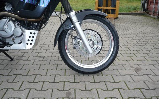 Umgebautes Motorrad Suzuki DR 800 S von Reimo-Reinhard Motorrad GmbH - Bild 1 Umgebautes Motorrad Suzuki DR 800 S von Reimo-Reinhard Motorrad GmbH - Bild 1
