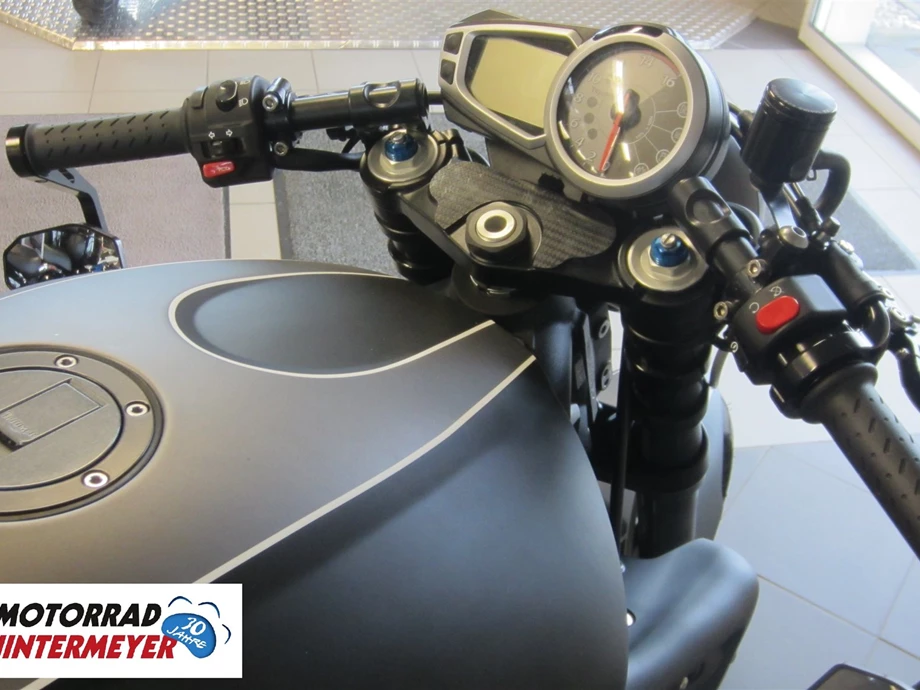 Umbgebautes Motorrad Triumph Street Triple 675 R Bild 3: Umbgebautes Motorrad Triumph Street Triple 675 R