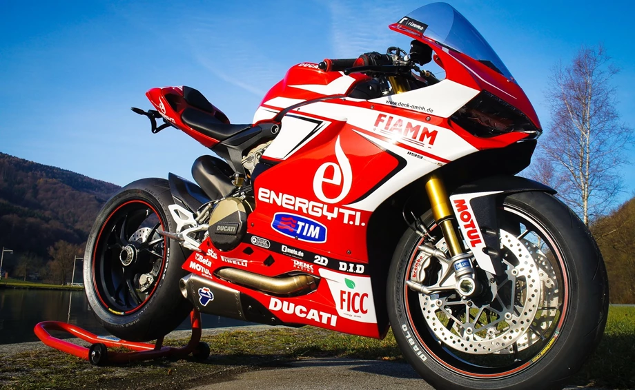 Umbgebautes Motorrad Ducati 1199 Panigale S Bild 1: Umbgebautes Motorrad Ducati 1199 Panigale S