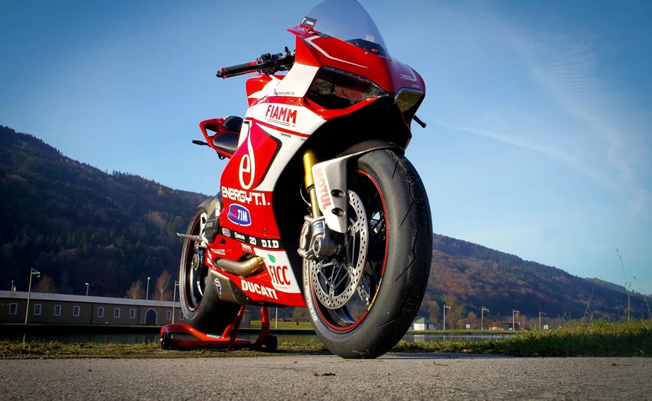 Umbgebautes Motorrad Ducati 1199 Panigale S Bild 2: Umbgebautes Motorrad Ducati 1199 Panigale S