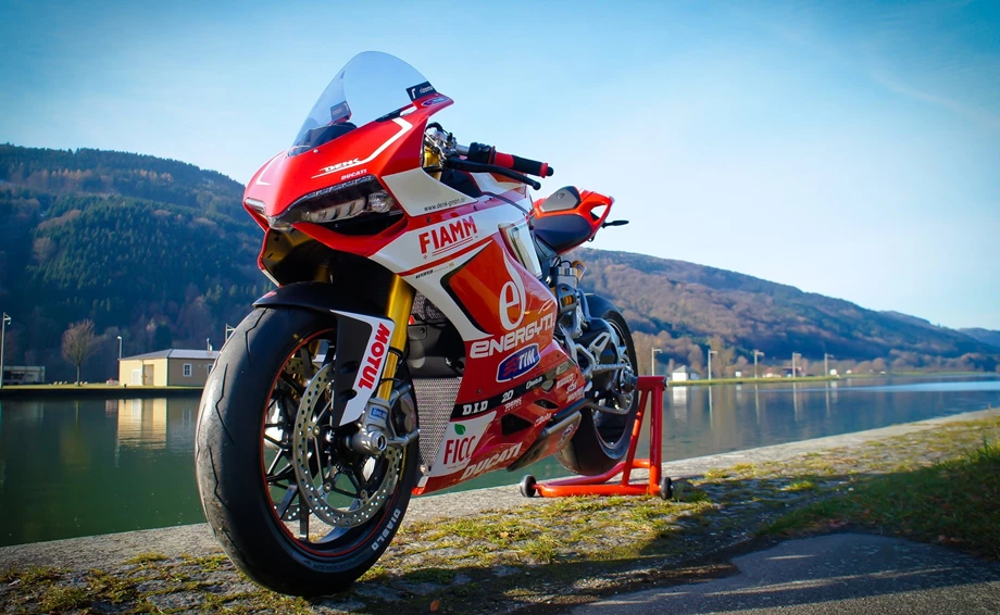 Umbgebautes Motorrad Ducati 1199 Panigale S Bild 3: Umbgebautes Motorrad Ducati 1199 Panigale S