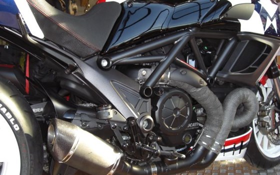 Umgebautes Motorrad Ducati Diavel 1200 von Braunbart Heribert Kilian GmbH - DUCATI SALZBURG - Bild 3 Umgebautes Motorrad Ducati Diavel 1200 von Braunbart Heribert Kilian GmbH - DUCATI SALZBURG - Bild 3
