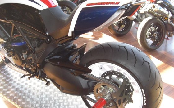 Umgebautes Motorrad Ducati Diavel 1200 von Braunbart Heribert Kilian GmbH - DUCATI SALZBURG - Bild 5 Umgebautes Motorrad Ducati Diavel 1200 von Braunbart Heribert Kilian GmbH - DUCATI SALZBURG - Bild 5