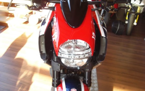 Umgebautes Motorrad Ducati Diavel 1200 von Braunbart Heribert Kilian GmbH - DUCATI SALZBURG - Bild 8 Umgebautes Motorrad Ducati Diavel 1200 von Braunbart Heribert Kilian GmbH - DUCATI SALZBURG - Bild 8