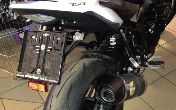 Umgebautes Motorrad Suzuki GSR 750 von Team Stadler GmbH - Bild 2 Umgebautes Motorrad Suzuki GSR 750 von Team Stadler GmbH - Bild 2